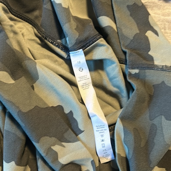 Lululemon camo align legging size 18 - Picture 3 of 4